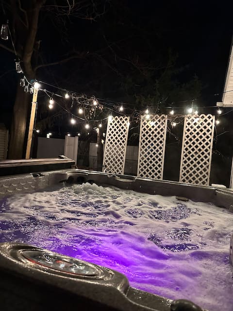 Lagoon Lake House w/Hot Tub Cozy and Quiet Getaway