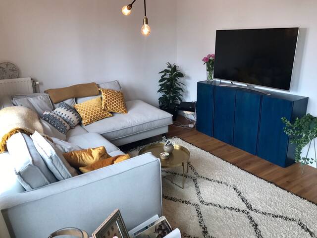 Beautiful apartment with terrace and canal view gallery image 3