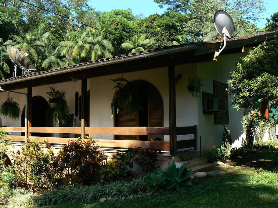 Varanda e entrada da casa