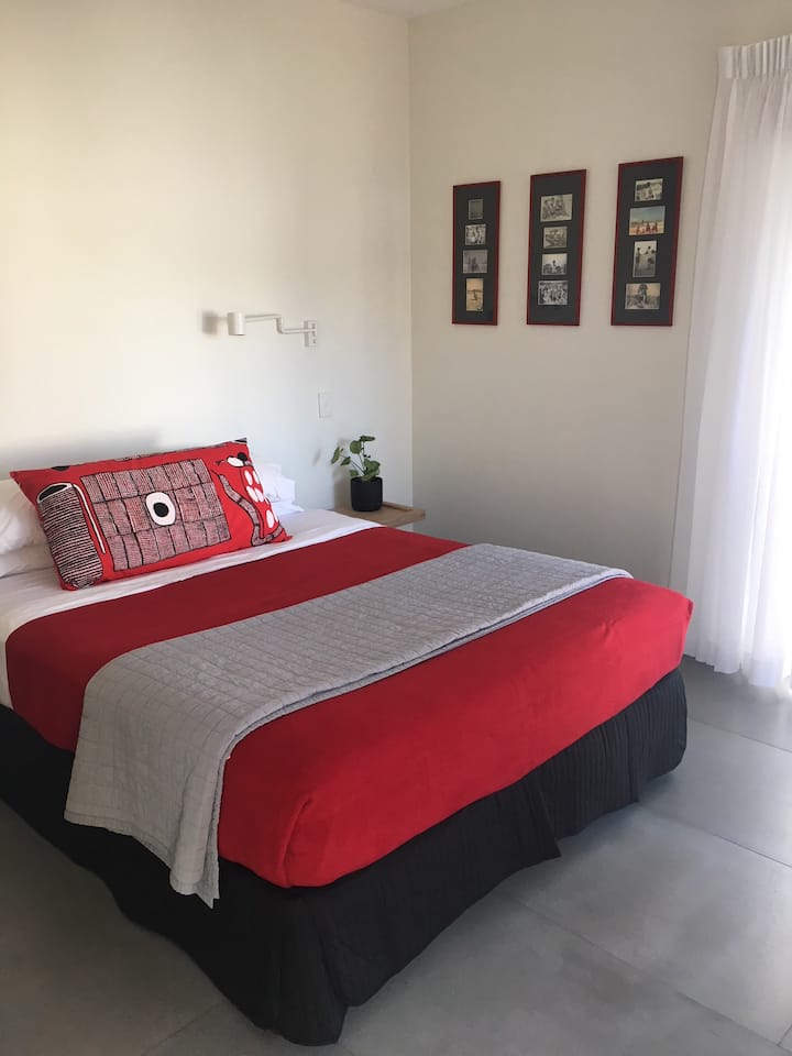 Slaapkamer twee met uitzicht op het water