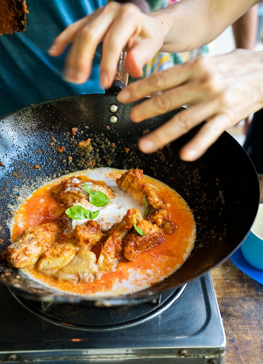 Show full-screen, host-provided image