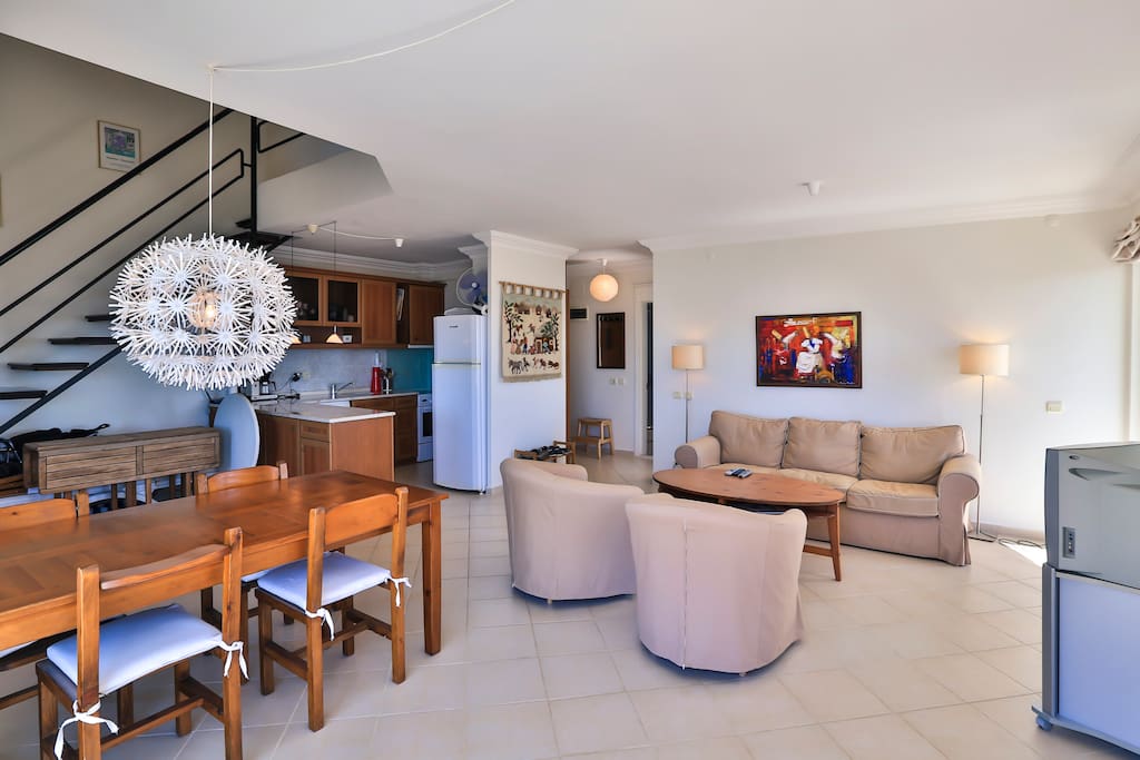 Mutfak ve oturma alanı / Kitchen and living area