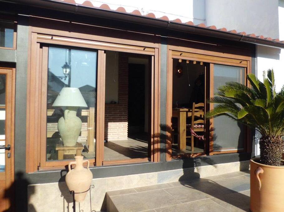 Inside/outside dining area