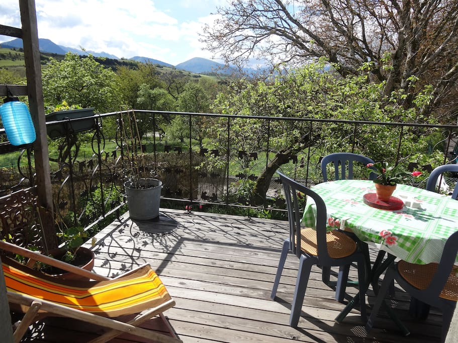 la nouvelle terrasse
plein sud extra pour les petits dejeuners