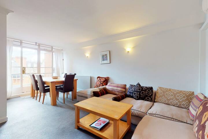 Luxury Serviced Apartment, Staffed Reception, Two gallery image 3