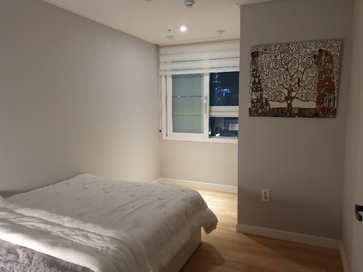 Malá izba. Dvojlôžko.
