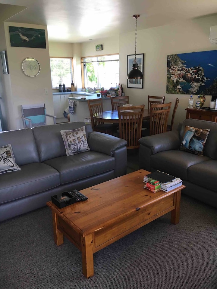 The Captains Apartment, Waikawa Marina. - Picton