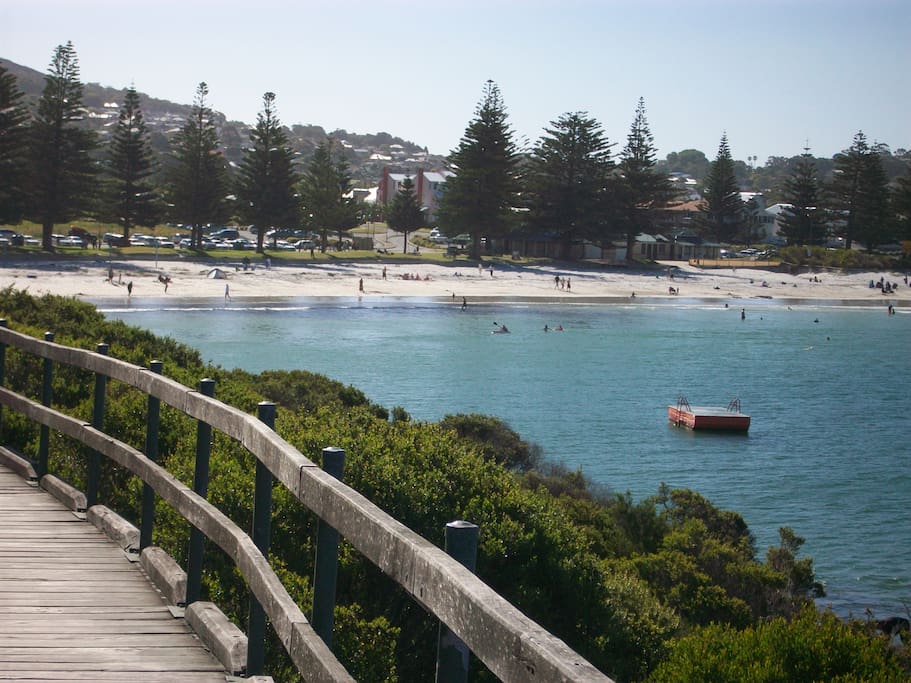 Only 400m to Middleton Beach