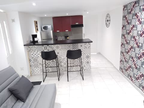 *Apartment with terrace, linens, fiber