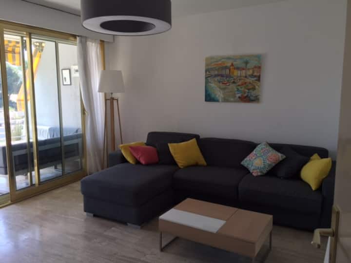 Vista al faro de Antibes - Airbnb