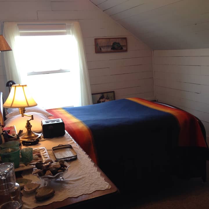 Hadley Harbor Blue Bedroom on the Beach Houses for Rent in Neskowin