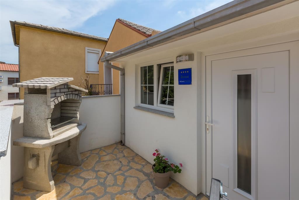1st terrace with grill