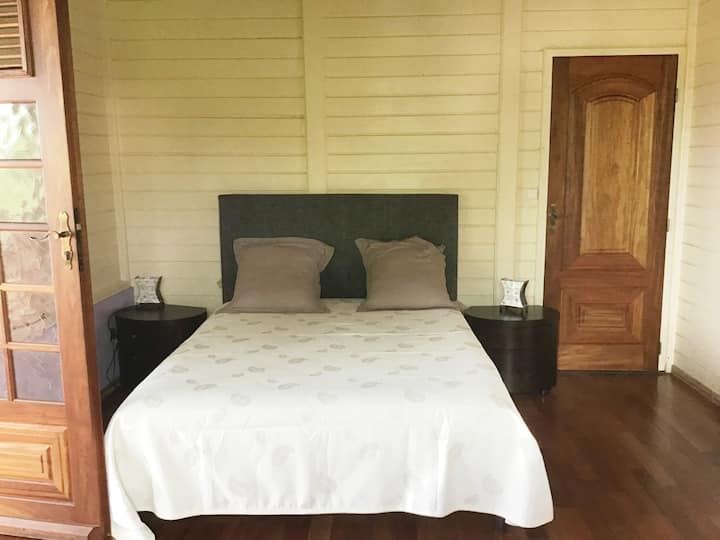 Chumba cha kulala (chumba cha kuvaa + bafu)