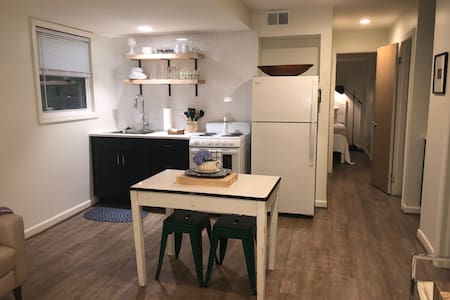 Stylish Oasis in Historic Neighborhood-mins to DT