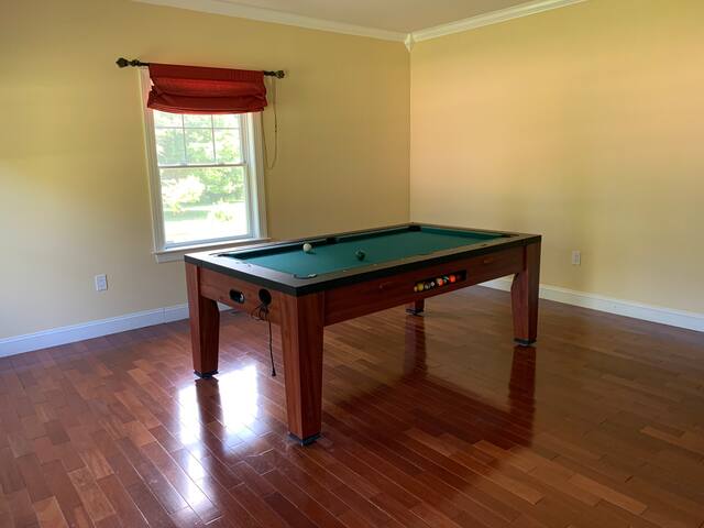 Spacious house with a lot of amenities.. gallery image 4