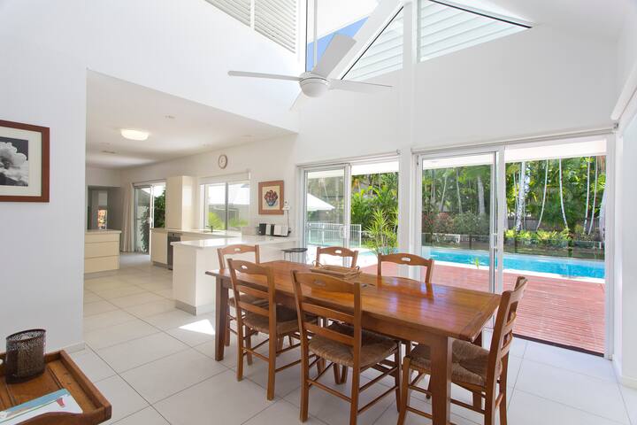 Tranquility Awaits in Luxurious Noosa Sound gallery image 4