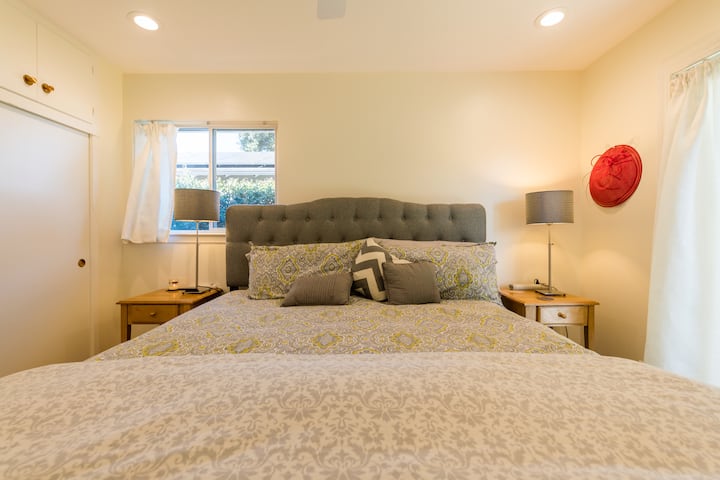 King Master Bedroom - სილიციუმის ველის ხანგრძლივი დღის შემდეგ შეგიძლიათ დაისვენოთ!