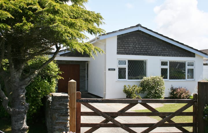 4-star Family Home In Rock: Private Garden, Walk To Beach & Pet Friendly - Padstow