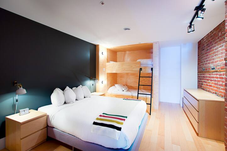 303 – Lofts St-Joseph – Par Les Lofts Vieux-QC gallery image 5