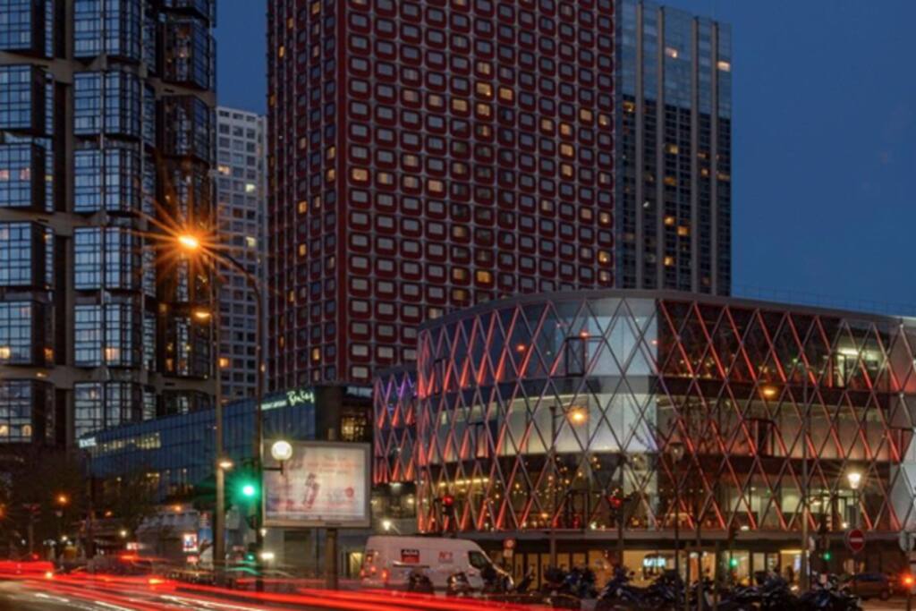 2 minute walk to The famous Mall Beaugrenelle
very chic