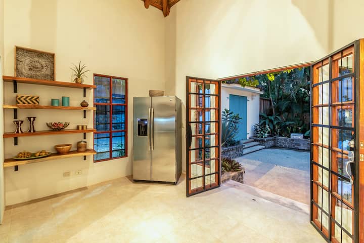 Open Concept Spanish Villa, Short Walk To Beach - Nosara
