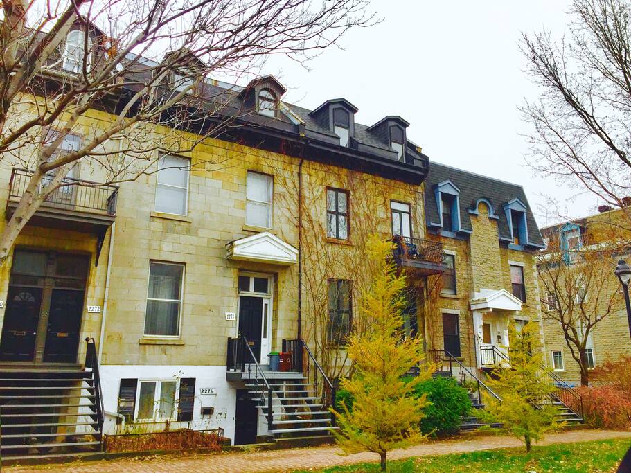 Front building, Saint Antoine Street-vue