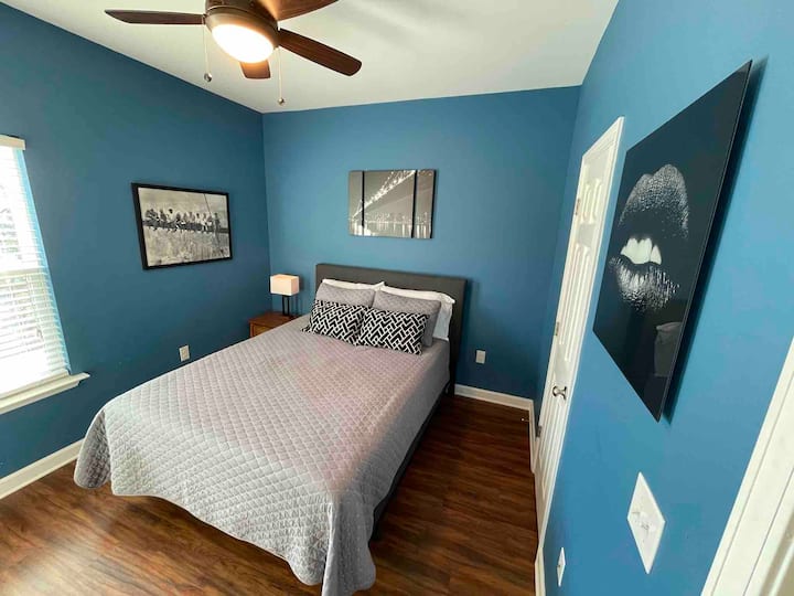 Materasso queen-size al piano superiore    