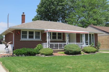 THE FINDLAY HOUSE 
3 BR Home close to EVERYTHING!!