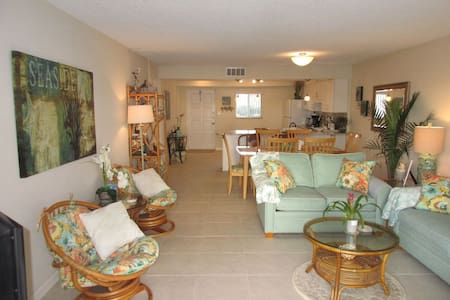 Spanish Trace** 1st floor Steps to Ocean & Pool**