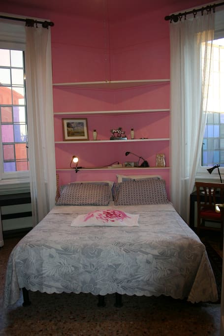 FIRST ROOM :PINK: WITH new matrimonial bed is possible to add single bed / camera rosa con letto matrimoniale nuovo , si puo ' aggiungere un letto singolo