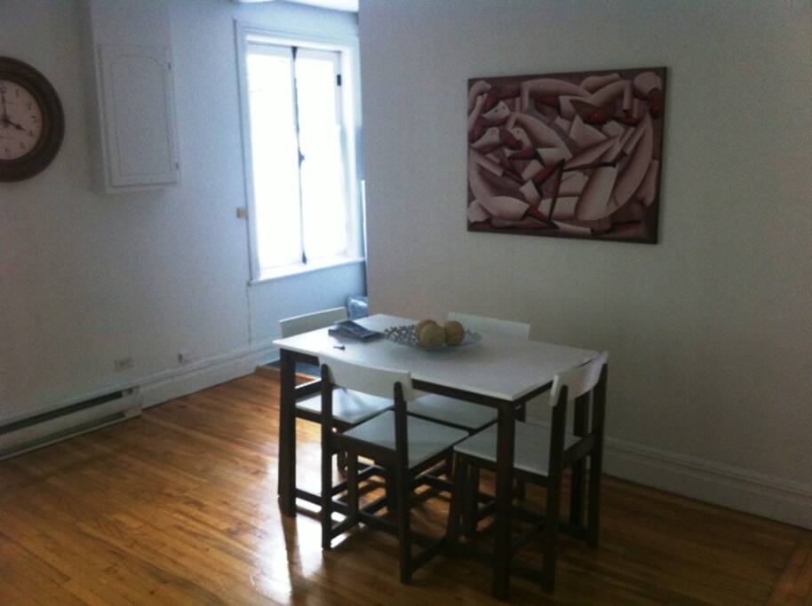 Salle à manger pouvant accueillir 4 personnes