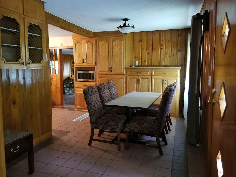 Dining room sits 8