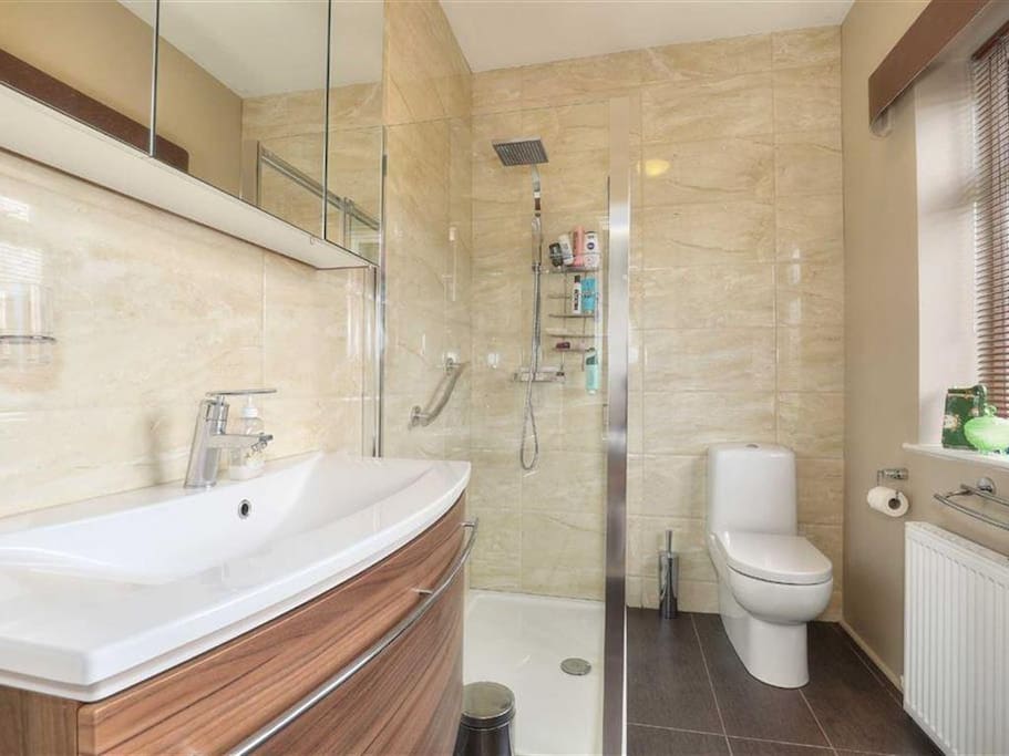 En suite Bathroom for Master bedroom