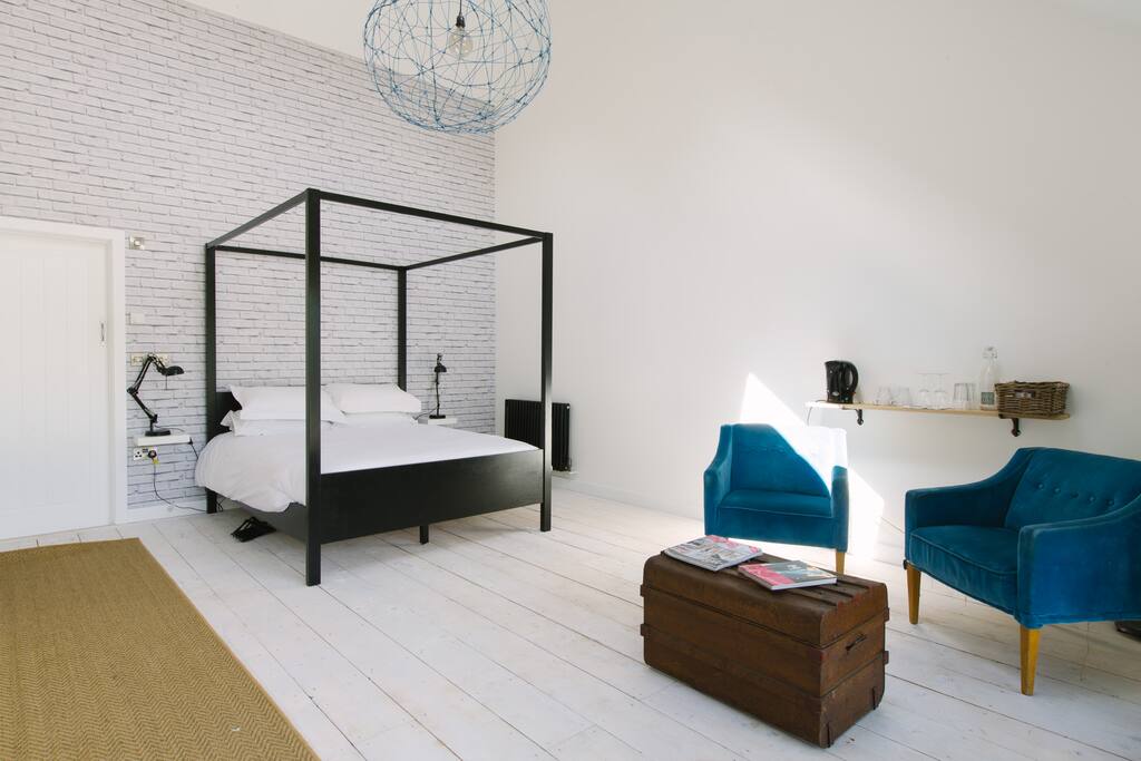 Room 1 - double height room