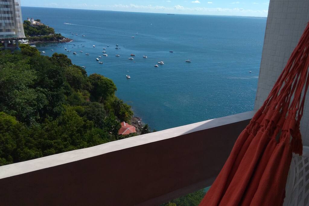 Varanda deliciosa com rede e vista deslumbrante