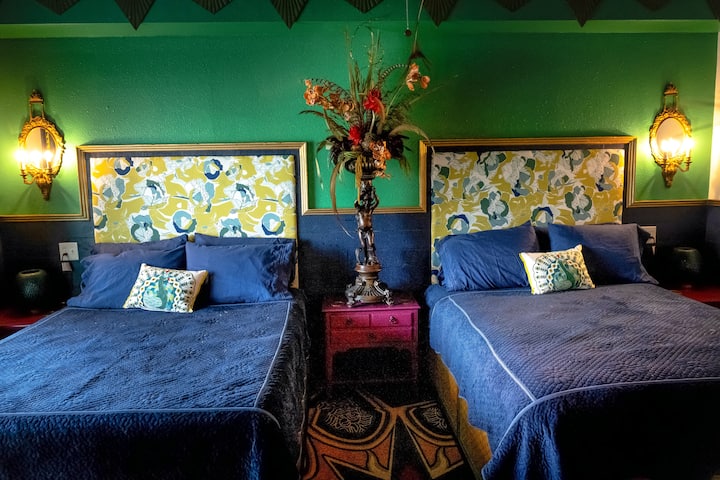Bedroom- 2 queen beds