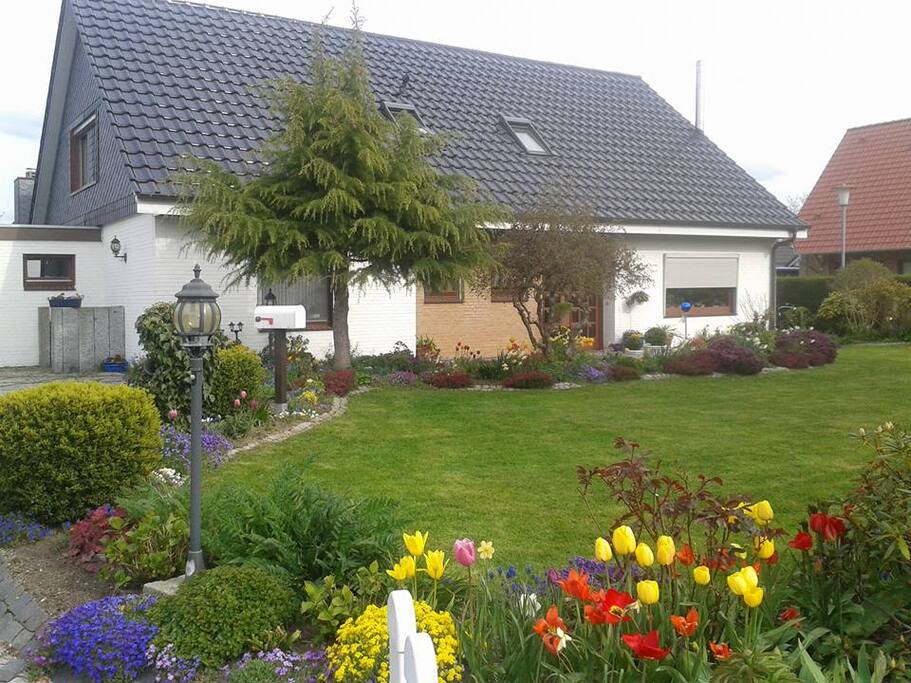 Einfahrt von der Ferienwohnung mit Parkmöglichkeit