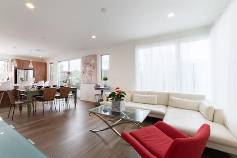 Costa Mesa Cozy Retreat, Modern and Smart Home