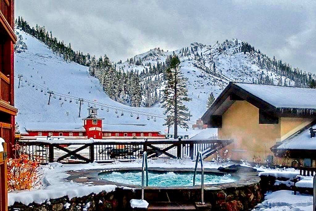 Outdoor HotTub - Bring Bathing Suit!