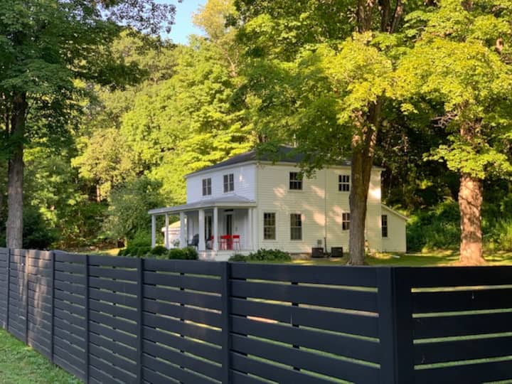 Fiddlers Farmhouse Houses for Rent in Staatsburg, New York, United