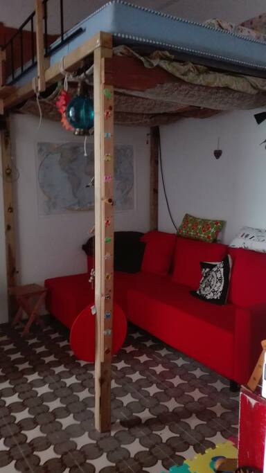 Salon con altillo con cama doble y sofa cama doble (140x200)