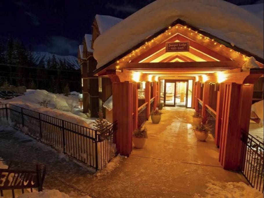 Timberline Lodges Juniper Lodge Exterior 1