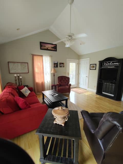 Top performing Airbnb: Hawk's Nest Hideaway* Clear Stream Runs Through in Mentone
