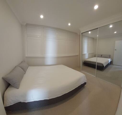 Comfortable 2 bd apt Kirribilli gallery image 3