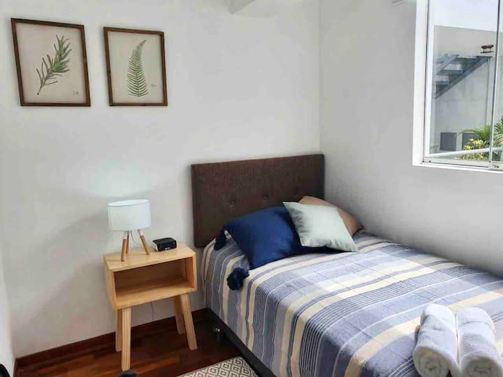 חדר 3 - נעים ועם הרבה אור (נוף פנימי)