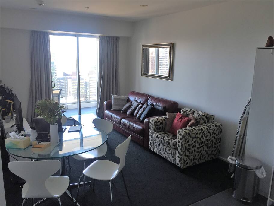 Lounge/dining room