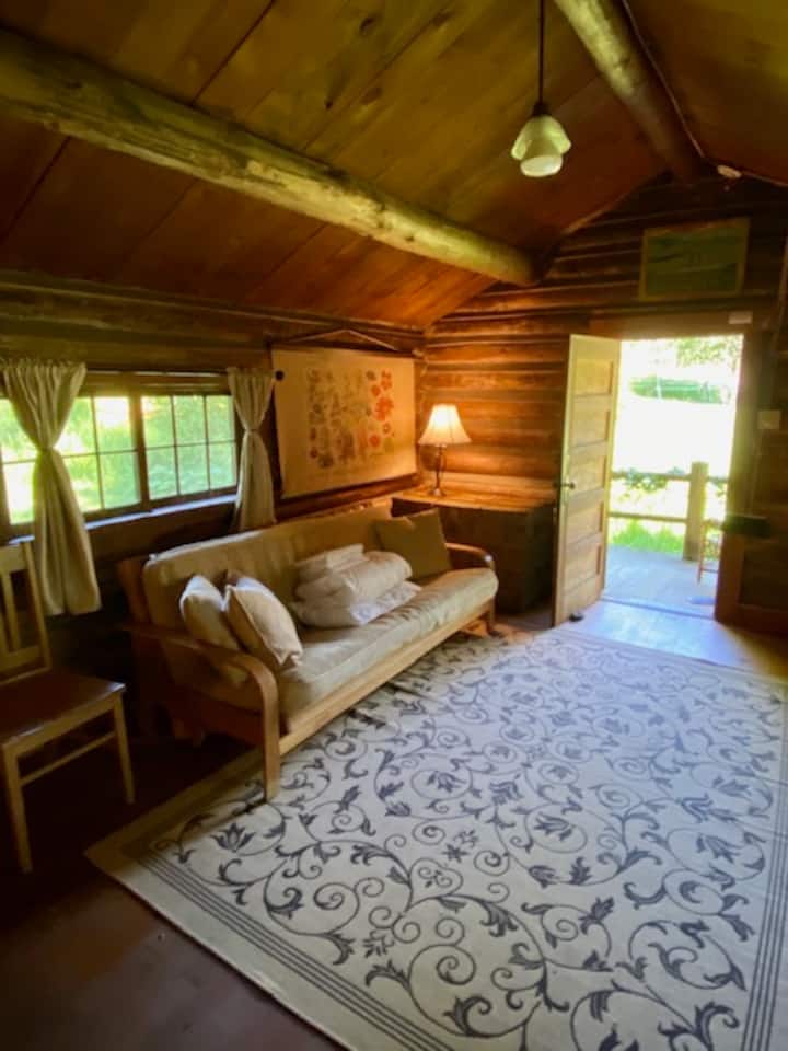 Creek Cabin (Queen Bed/Futon