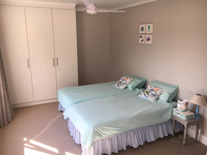 Bedroom 3 - 2 single beds