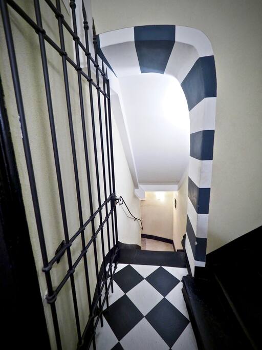 Karen: “This place is located right in the heart of Genoa city making it convenient for city sight seeing. It is not accessible by car. You can park your car at the nearest parking and walk over with your luggage. The logistics arrangement was seamless. Thank you for the lovely stay.” ⭐️⭐️⭐️⭐️⭐️