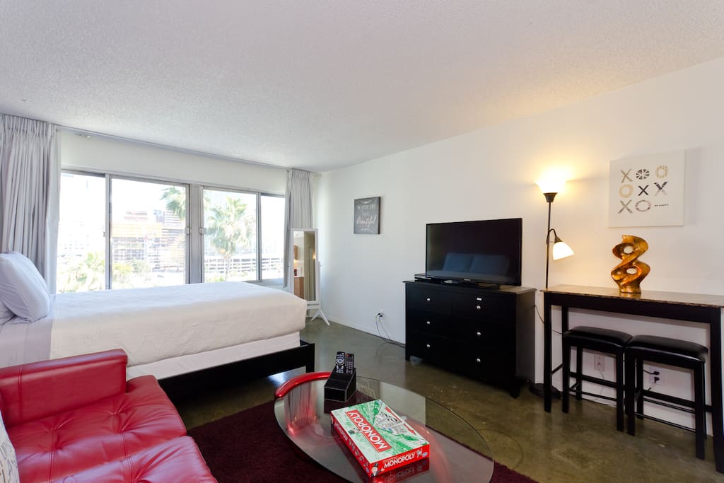 Walk in my fully furnished apartment , put your feet up, watch some TV on the big screen, and enjoy the pool and city view.